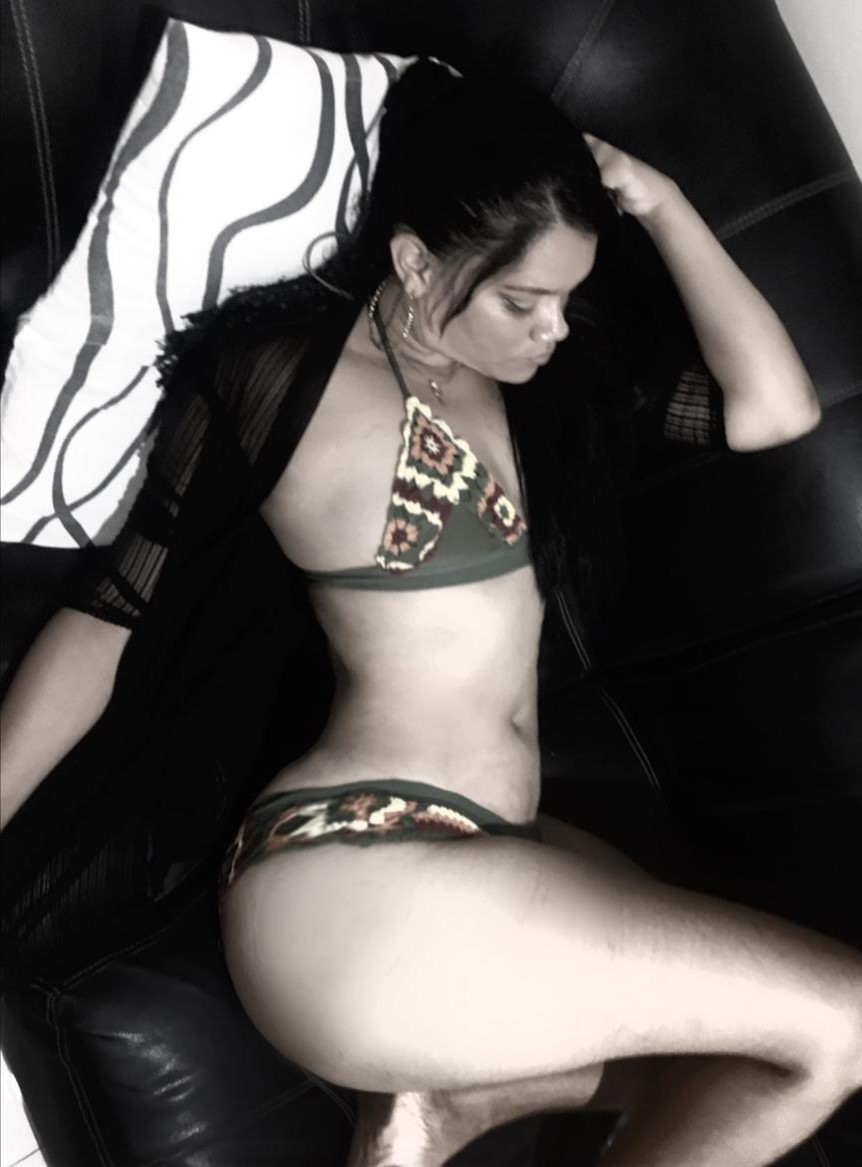 NUEVA CHICA VICKY CHICA JAMONA CULONA CON CURVAS DE INFARTO TENGO MI CULO CERRADITO
